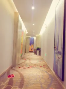 Sunshine Fashion Hotel - Image 3