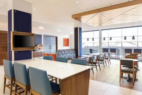 Holiday Inn Express & Suites Calera North by IHG - Image 4