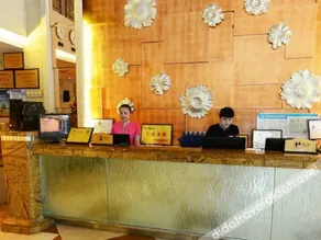 Zhiyin Lotus Lake Hotel - Image 2