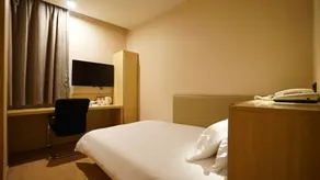 JI Hotel Xujiahui Yishan Road Shanghai - Image 1
