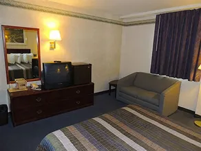 Budget Host Inn & Suites Lancaster - Image 3