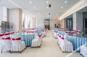 Colorful Global Hotel - Image 2