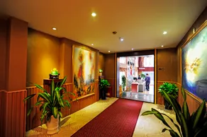 9 Lian Express Hotel - Image 2