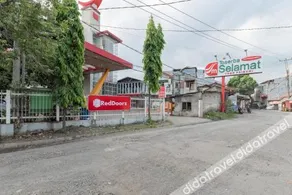 RedDoorz Syariah at Pantai Pelabuhan Ratu - Image 5