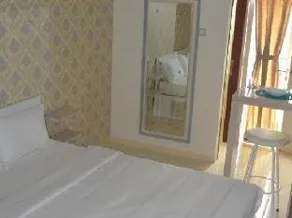 Apartemen Green Lake View Ciputat by Twin Property - Image 2