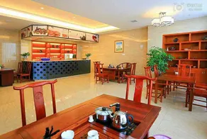 Ke  Du Hui  The hiliday inn - Image 3