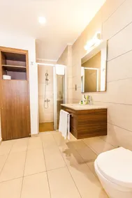 Port View Hotel - Image 2