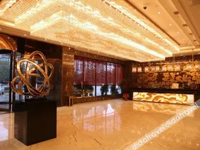 Peninsula Holiday Hotel - Image 4