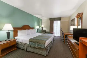 Baymont By Wyndham Sarasota - Image 5