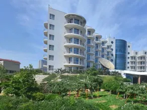 China Hualu Hotel - Image 1
