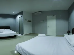 Mama Motel - Image 4