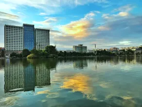 Auspicious Phoenix Hotel - Image 5