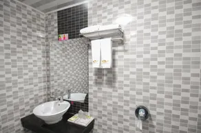 XinzhuXuan Hotel (Haikou Longhu Tianshi Park Shop) - Image 1