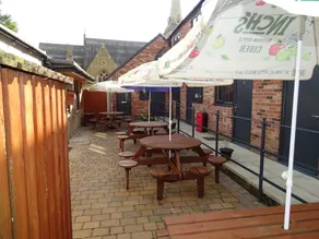 Odddfellows Hotel Bar and Grill - Image 3