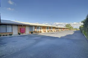 Always Welcome Motel - Image 2