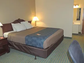 Econo Lodge Wickliffe - Cleveland East - Image 5