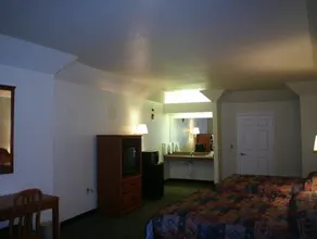 Hotel O Regency Suites Houston - IAH Beltway 8 - Image 2