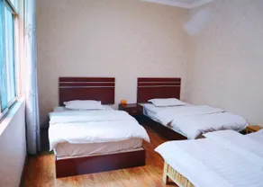 Peace Heyue Hotel - Image 5