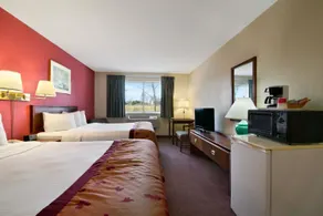 Days Inn by Wyndham Whitehall - Image 5