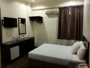 Hotel 22 Gurney - Image 3