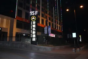 Fenni Music Video Hotel - Image 5