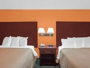 Days Inn by Wyndham Moulton - Image 4