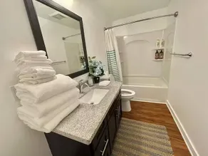 The Seattle Haven - Modern Suites - Image 4