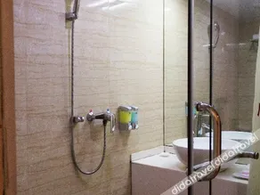 BOOZ Fashion Hotel Shishi Pedestrian Zone Branch - Image 4