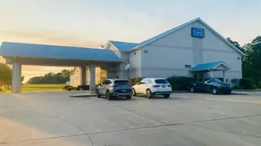 Comfort Crest Inn Smackover - Image 2