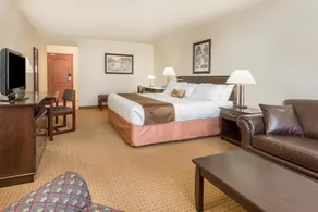 Ramada Lloydminster - Image 4