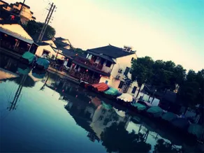 Zhouzhuang Zhenfeng Riverside Courtyard Hostel - Image 3