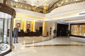 Zaozhuang Zhongyuan Crown Hotel - Image 3