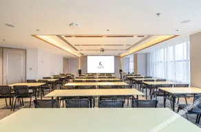 Lavande Hotel Pinghu Zhapu Jiulongshan Branch - Image 4