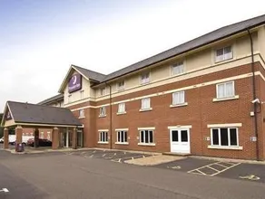 Gatwick Crawley Town West - Image 3