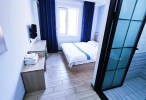 New Youth Crystal Hotel - Image 4