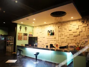 9Jiu Holiday Inn - Image 5