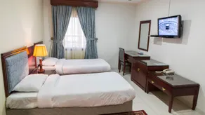 Refaaf Al Azizia Hotel - Image 4