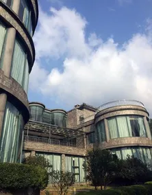 Xiandai Holiday Hotel - Image 1