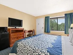 Days Inn by Wyndham Middletown - Image 2