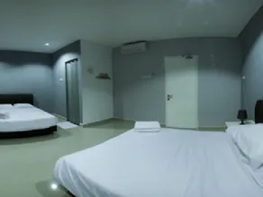 Mama Motel - Image 3