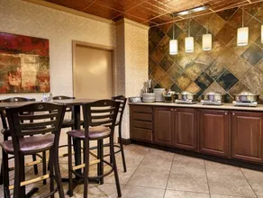 Comfort Inn & Suites At Copeland Tower - Image 4
