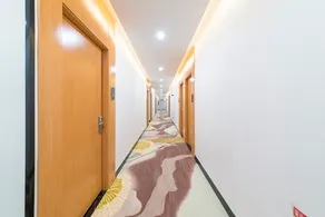 Yibai Liangpin Hotel (Jinan Lingxiucheng Guihe Shopping Center Branch) - Image 4