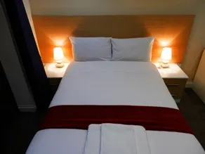 Heathrow Traveller B&B - Image 4
