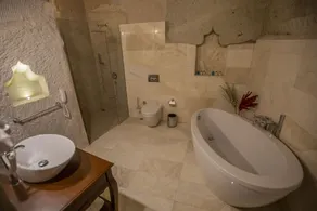 Lavender Cave Hotel - Image 4