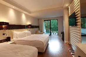 Serenity Queen Hotel - Image 2