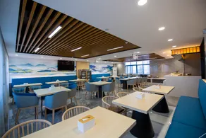 H hotel - Image 4