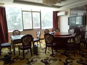 Modern Crown Hotel - Image 2