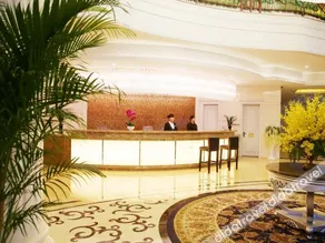 Gold Coast Hotel - Image 4