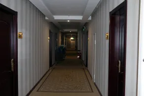 Home Inn Baiyun Hotel (Jinhu Suning Yigou Plaza Branch) - Image 3