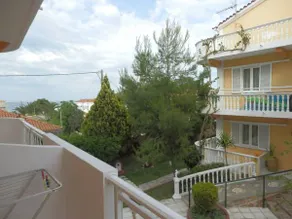 Planos Beach Aparthotel - Image 4